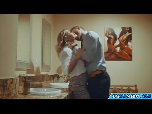 ❤️ Ko vas prsata blondinka zapelje na javnem stranišču ❤️ Fucking video na sl.bookland.top ❌️